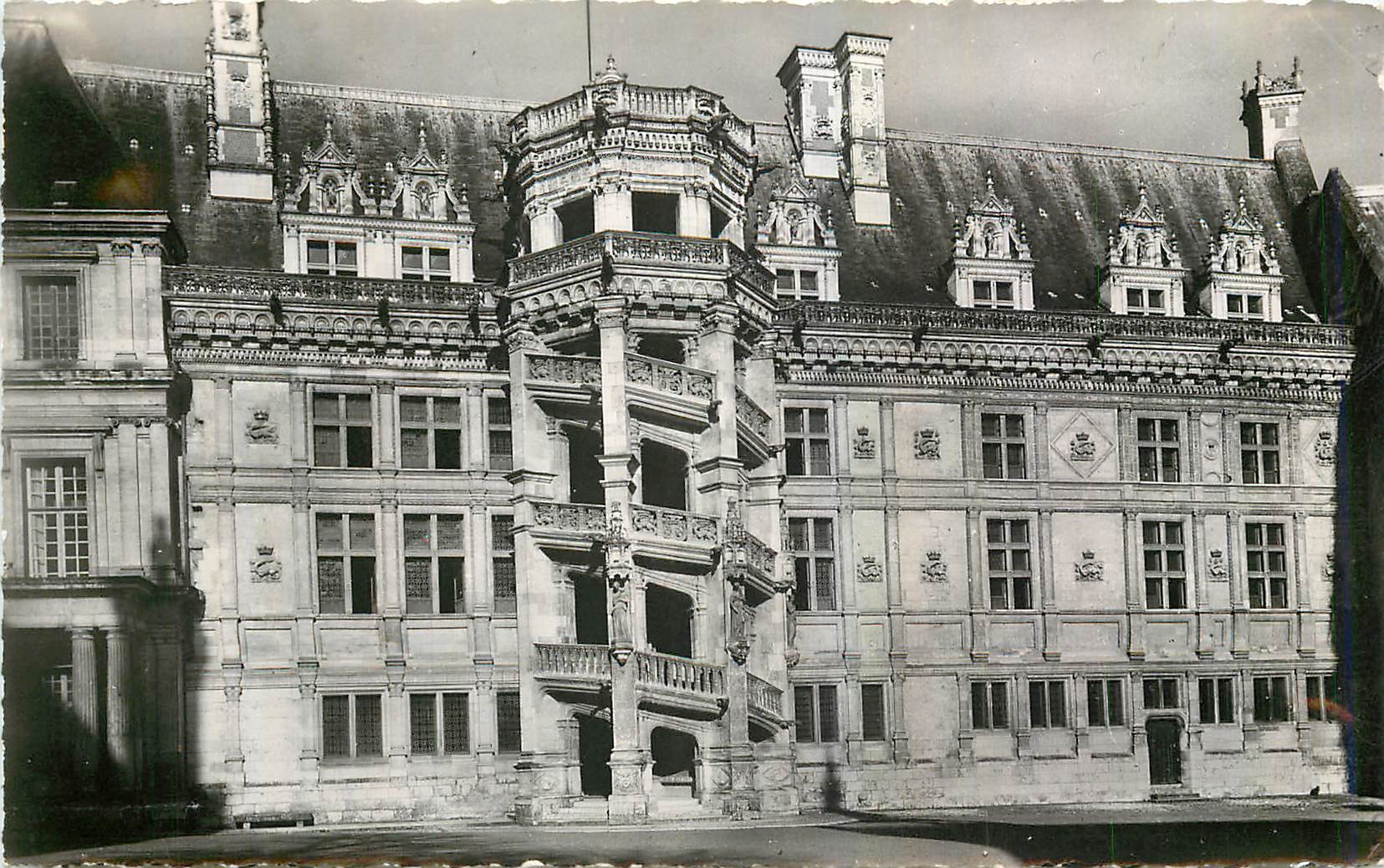 CPM Le Chateau de Blois L'Aile Francois 1er et l'Escalier d'Honneur 