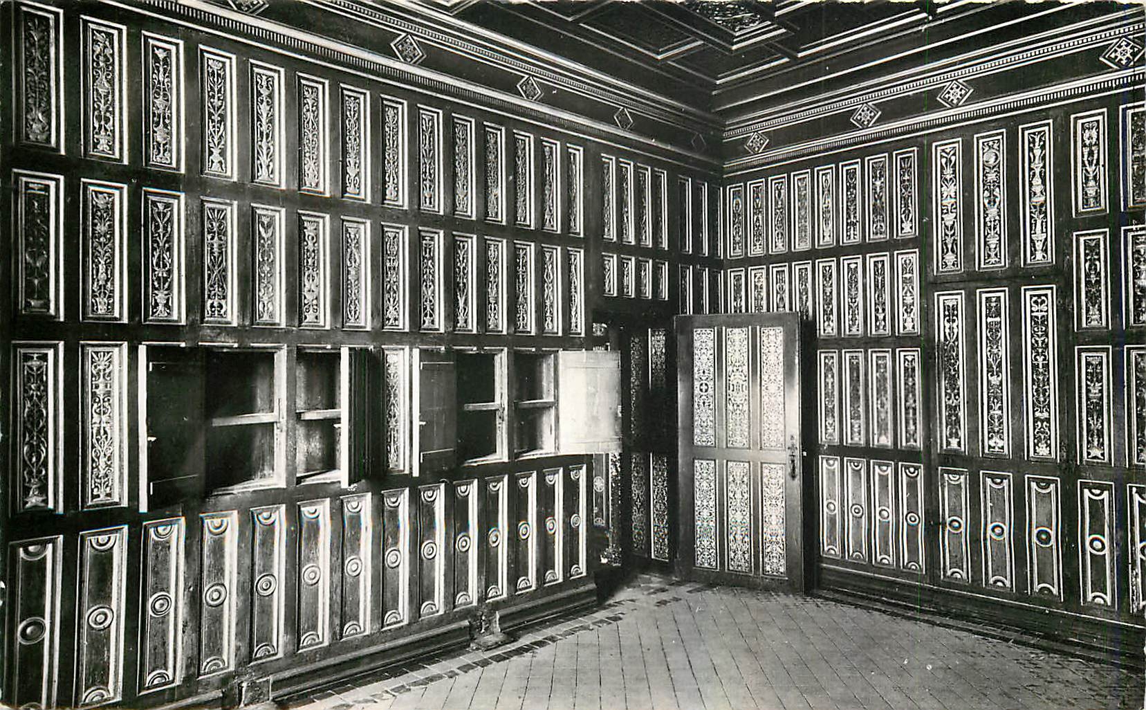 Le Château de Blois — Cabinet de Travail de Catherine de Médicis — Les Placards Secrets