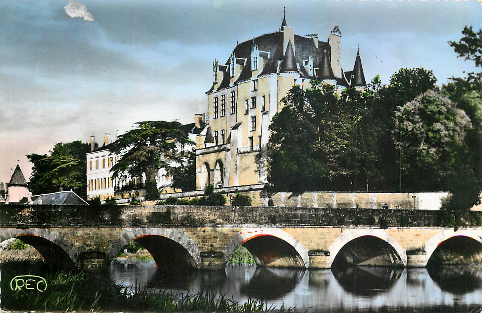 CPA Chateauroux Indre Le Chateau Raoul la prefecture Pont sur l'Indre