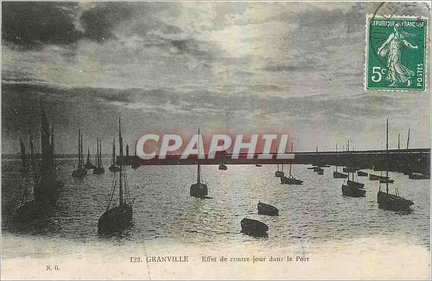 Granville — Effet de contre-jour dans le Port — N.G. n°122