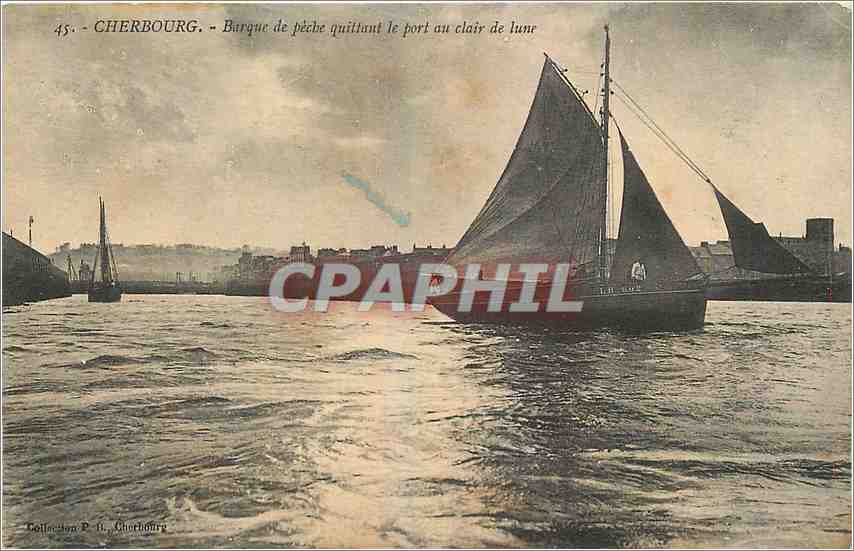 CPA Cherbourg Burque de peche quittant le port au clair de lune Bateau