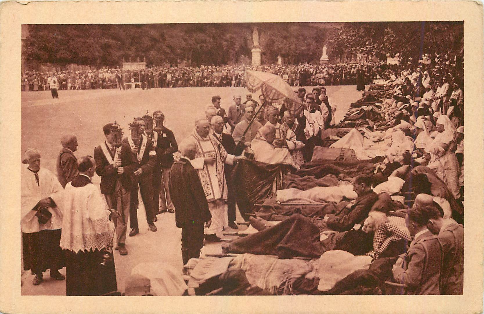 CPA Lourdes Benediction des Malades 