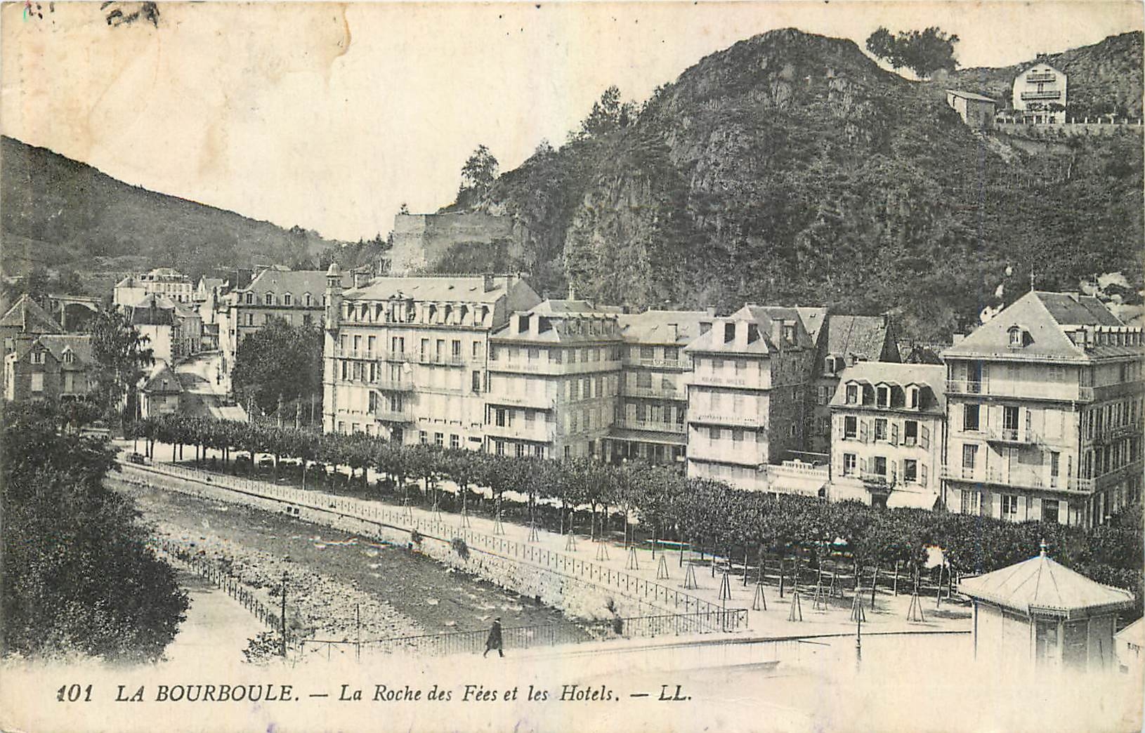 CPA La Bourboule La Roche des Fees et les Hotels 