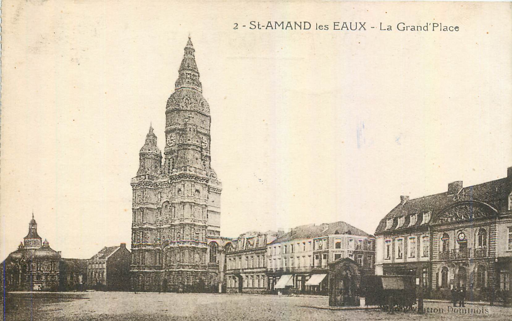 CPA St Amand les Eaux La Grand Place 