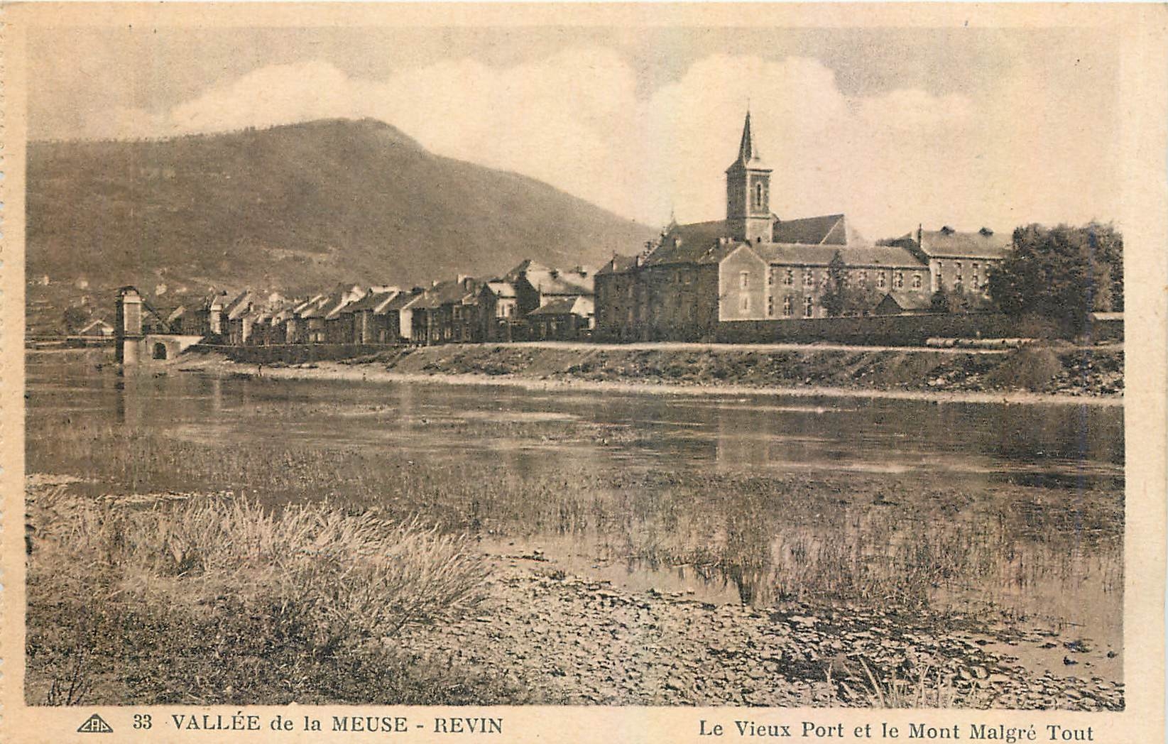 CPA Vallee de la Meuse Revin Le Vieux Port et le Mont Malgre Tout 
