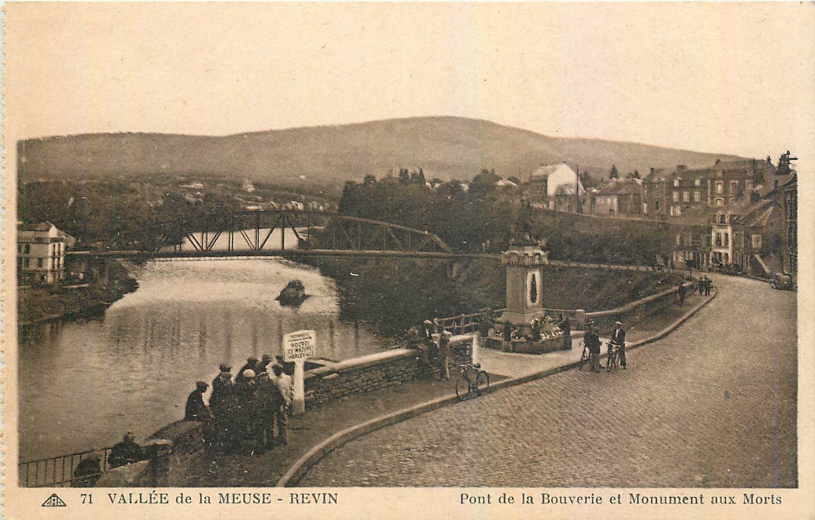 CPA Vallee de la Meuse Revin Pont de la Bouverie et Monument aux Morts 