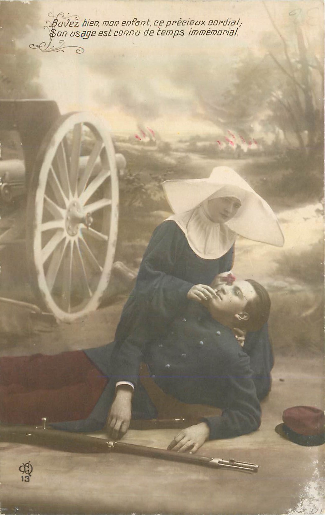 CPA Buvez bien mon enfant ce precieux cordial Religieuse Militaria