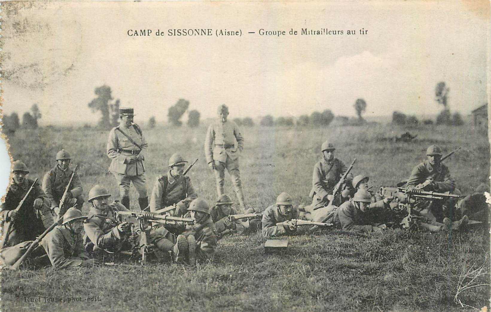 Camp de Sissonne (Aisne) — Gruppe Maschinengewehrschützen im Schussgefecht — Téuct Jeune, Foto-Verlag
