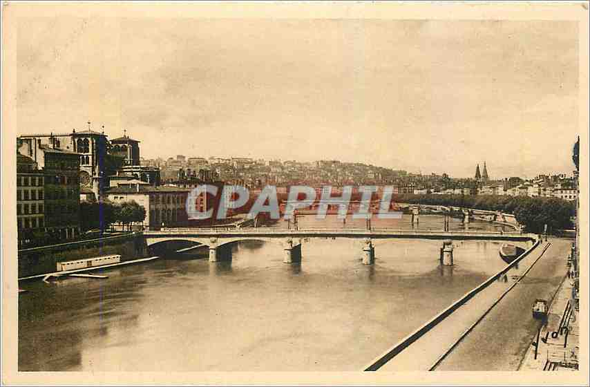 CPA Lyon Rhone La Saone Le Pont Tilsitt et la Colline de la Croix Rousse 