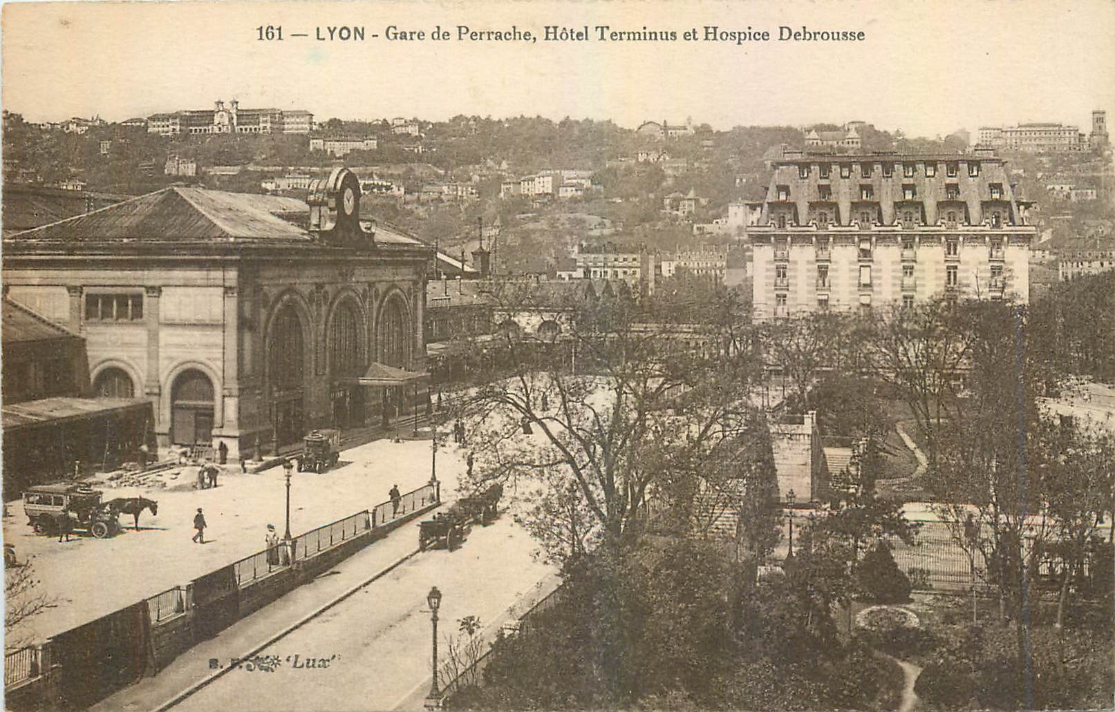 CPA Lyon Gare de Perrache Hotel Terminus et Hospice Debrousse 