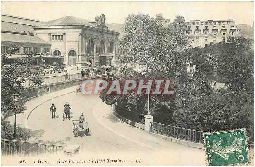 CPA Lyon Gare Perrache et l'Hotel Terminus 