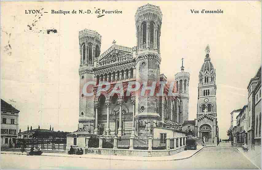 CPA Lyon Basilique de ND de Fourviere Vue d'ensemble 
