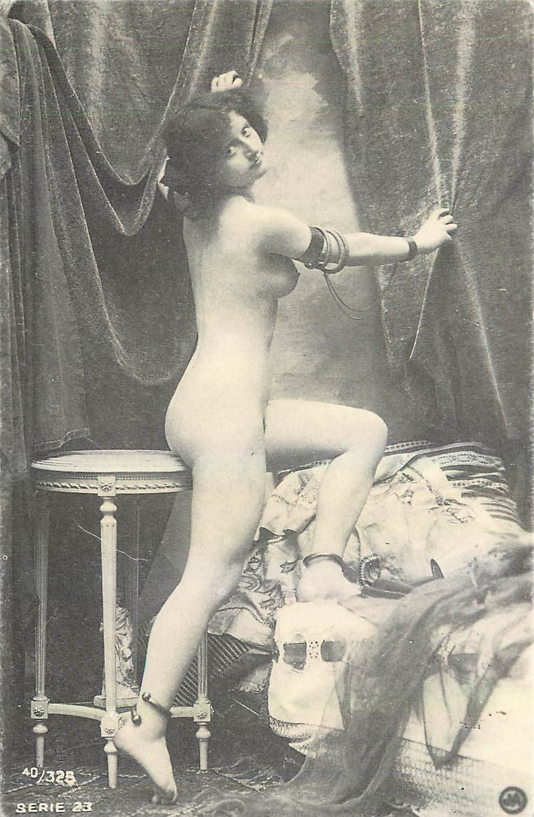 REPRO Poses fatales Erotique