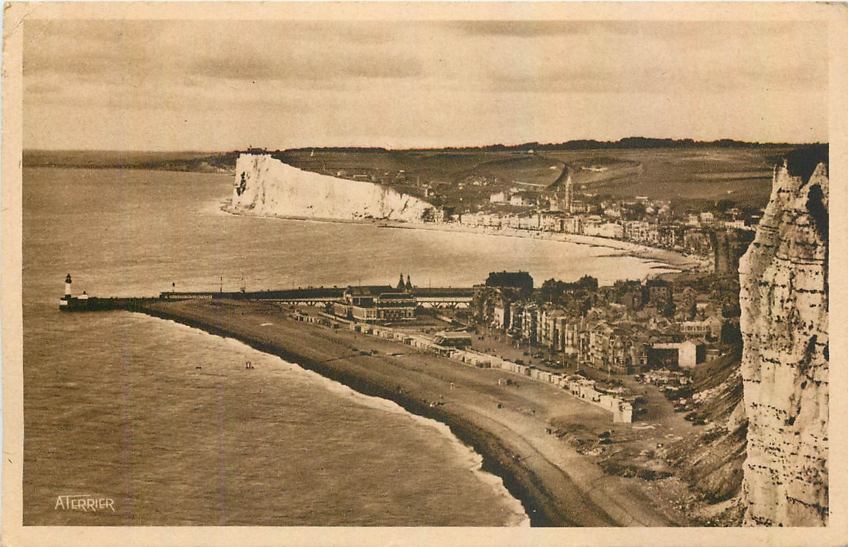 CPA Le Treport S Inf Vue generale des deux Plages 
