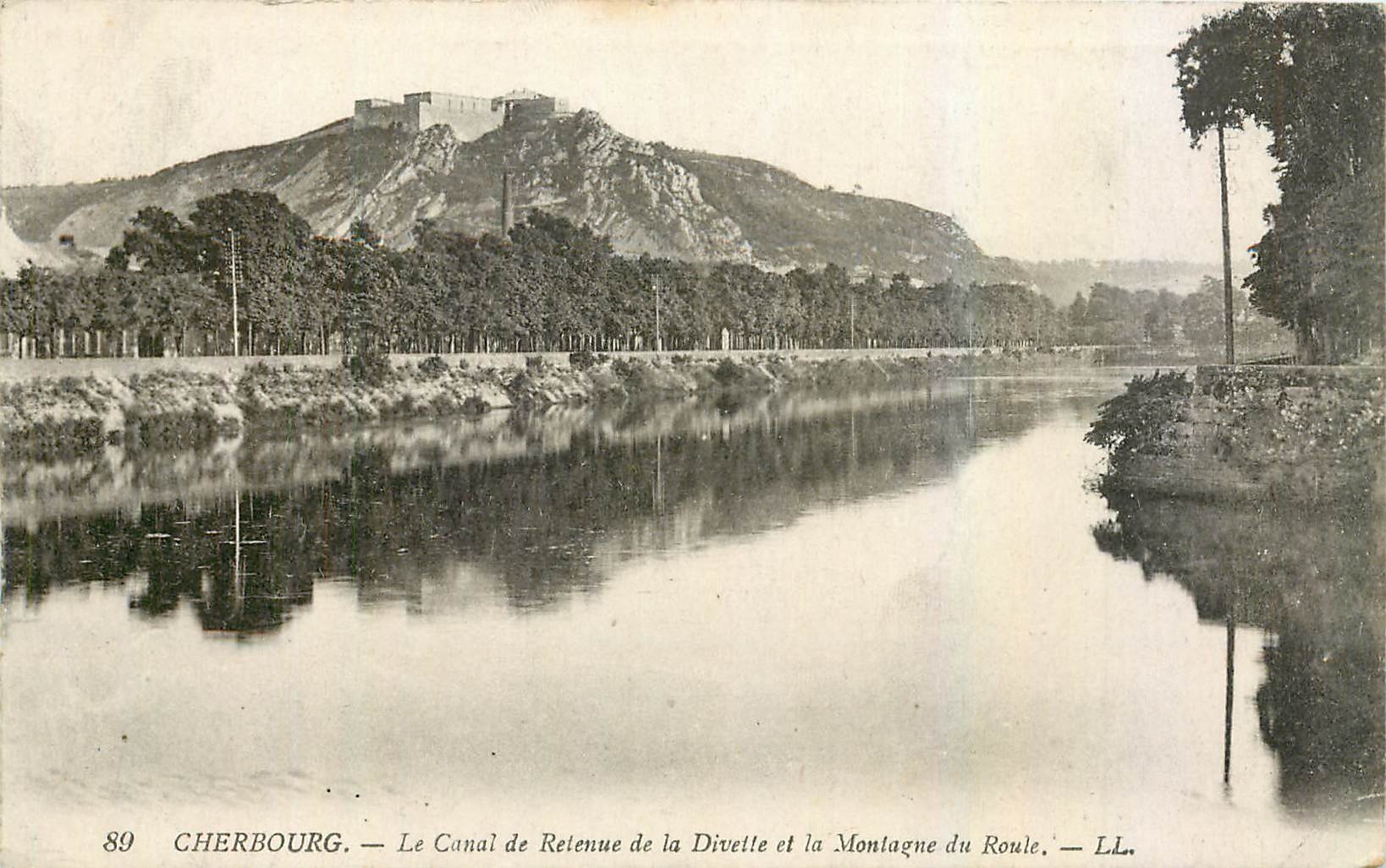 Cherbourg — Le Canal de Retenue de la Divelle et la Montagne du Roule — LL.