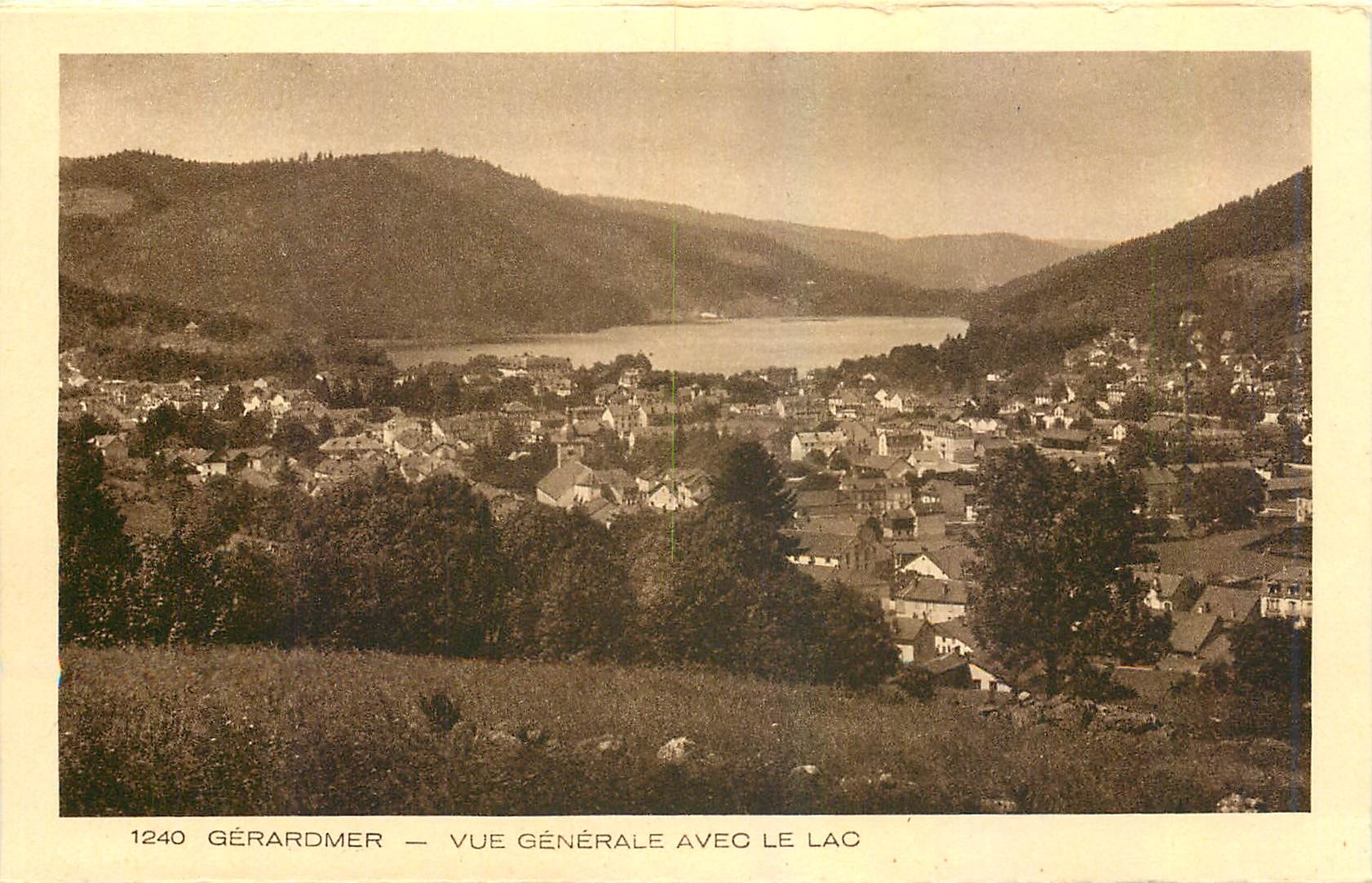CPA Gerardmer Vue generale avec le lac 