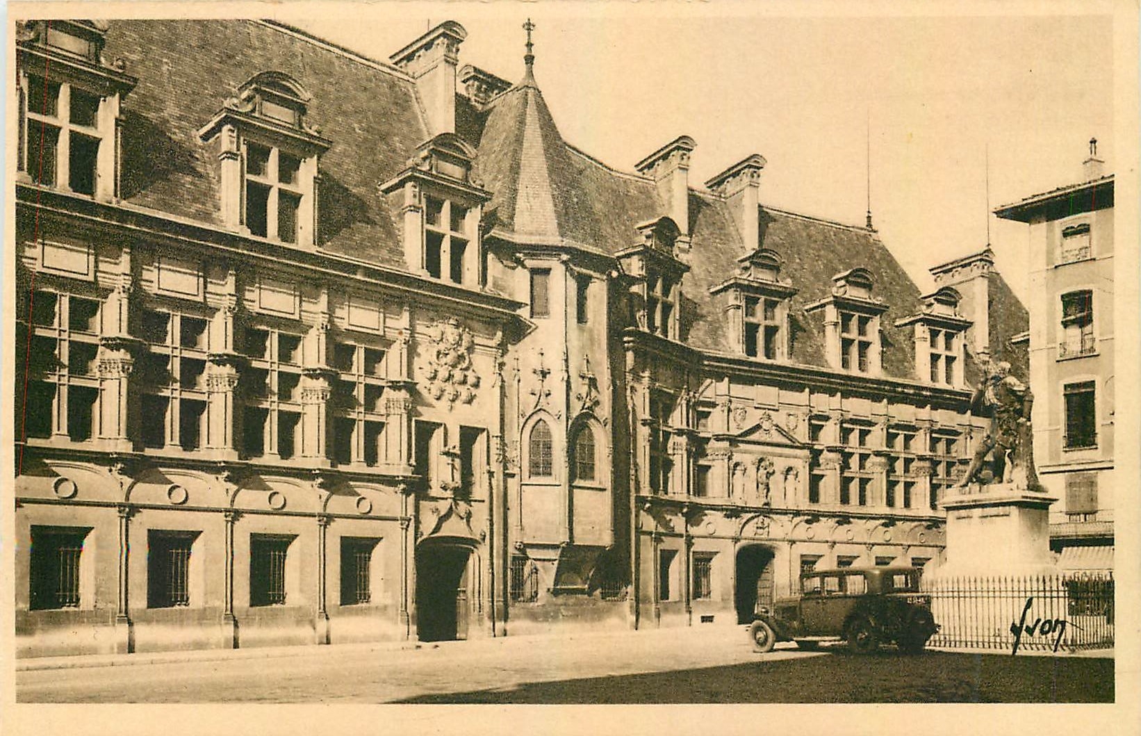 CPA Grenoble Isere Palais de Justice et la Vieille Chapelle 