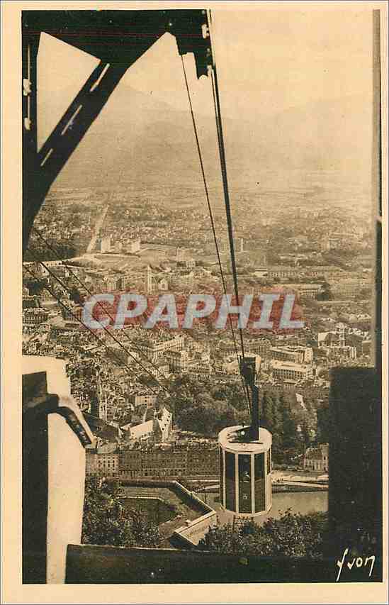 Grenoble (Isère) — Vue de la ville depuis la gare du téléphérique de la Bastille — Les Éditions d'Art, Paris