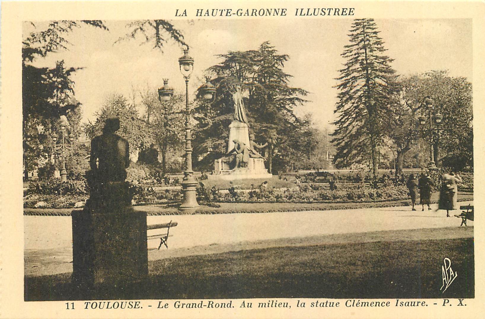 Toulouse - Le Grand-Rond. Au milieu, la statue Clémence Isaure. - P. X.