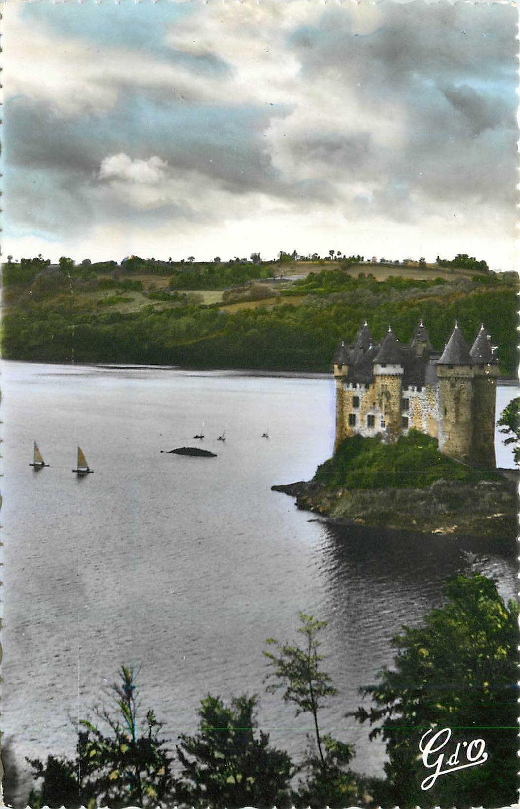 Château de Val — Forteresse du XVes au pied du barrage de Bort — Édition G. d'Ollierguas, n° 528