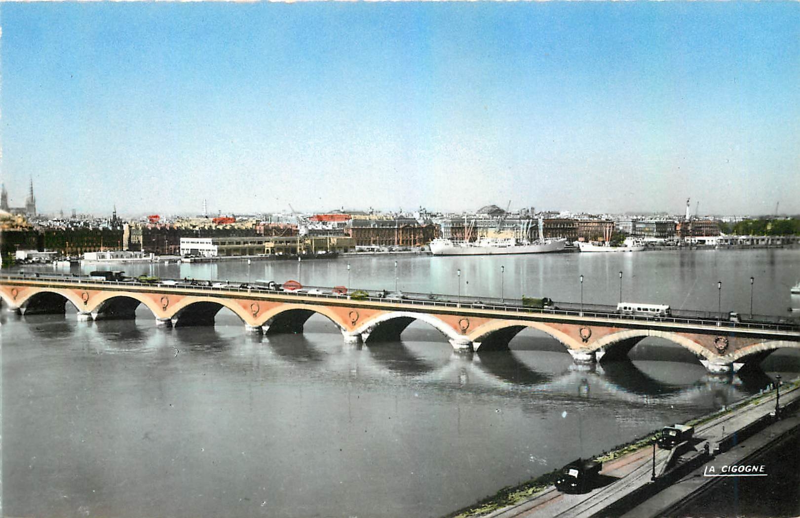 CPM Bordeaux Gironde Le Pont de Pierre et vue generale du Port 
