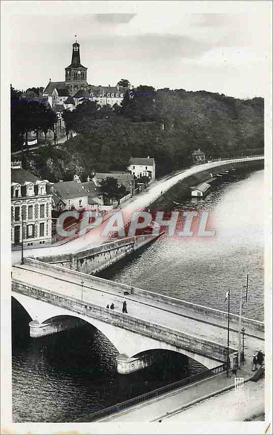 CPA Chateau Gontier Le Pont et l'Eglise St Jean 