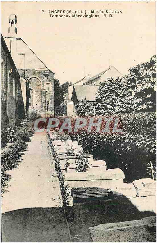 CPA Angers M et L Musee St Jean Tombeaux Merovingiens 