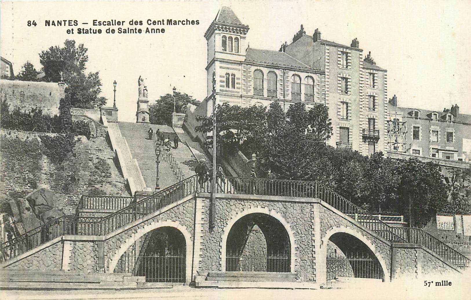 CPA Nantes Escalier des Cent Marches et Statue de Sainte Anne 