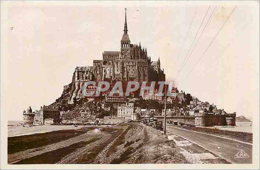 CPA Mont St Michel Vue generale et la Digue 