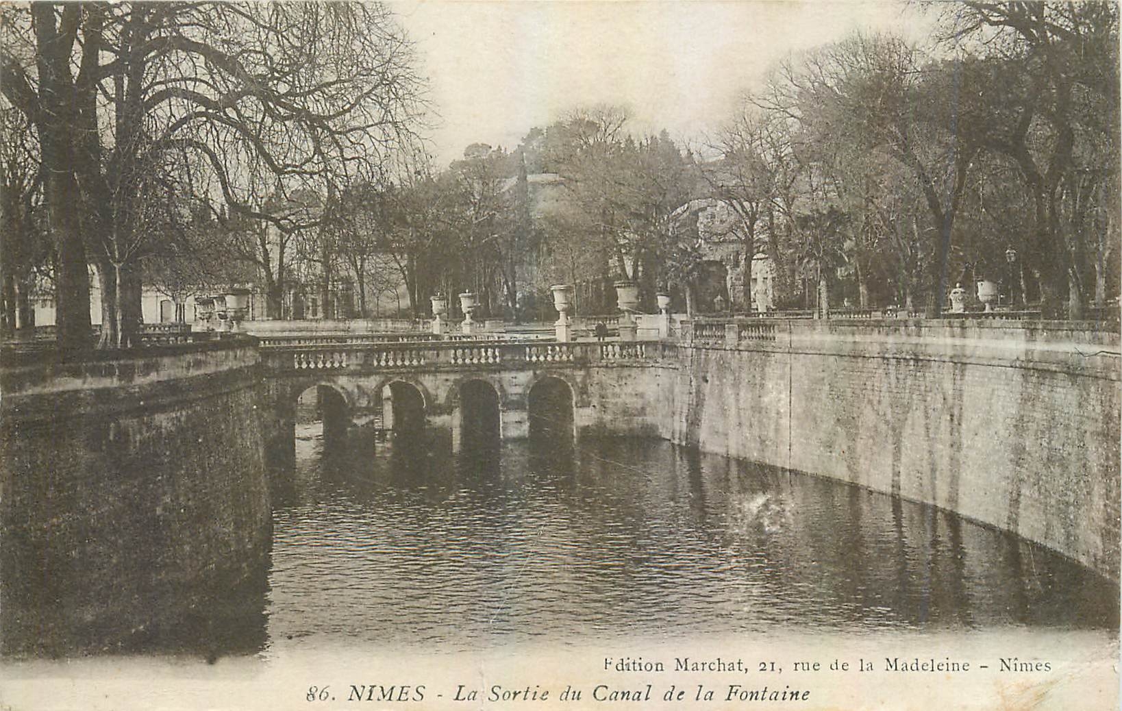 Nîmes - La Sortie du Canal de la Fontaine — Édition Marchat, 21, rue de la Madeleine - Nîmes