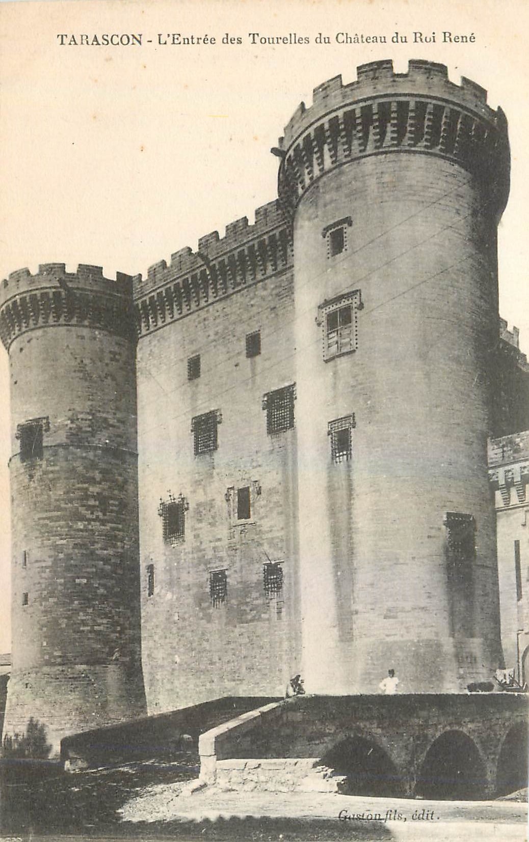 CPA Tarascon L'Entree des Tourelles du Chateau du Roi Rene 