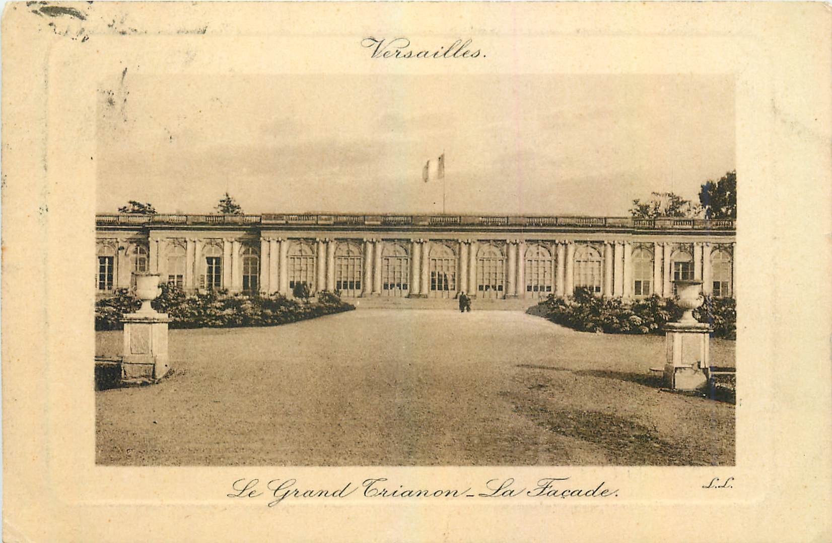 CPA Versailles Le Grand Trianon La Facade 
