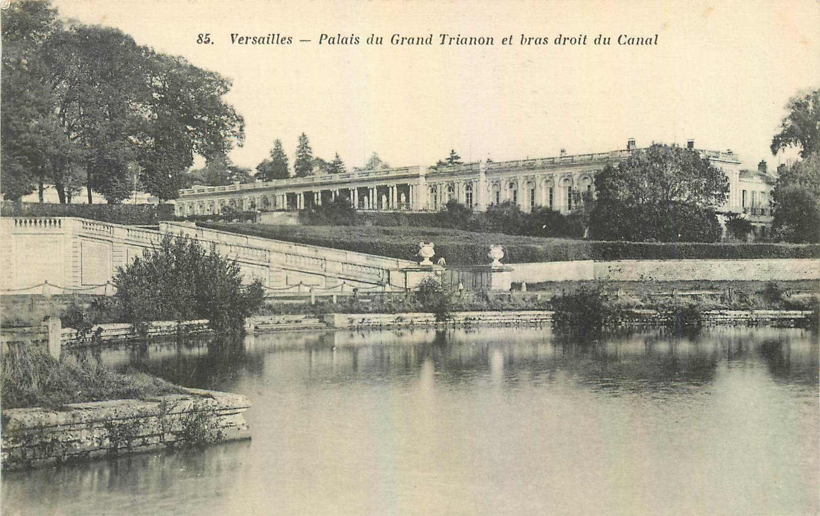 Versailles — Palais du Grand Trianon et bras droit du Canal — Héliotypie A. Bourdier