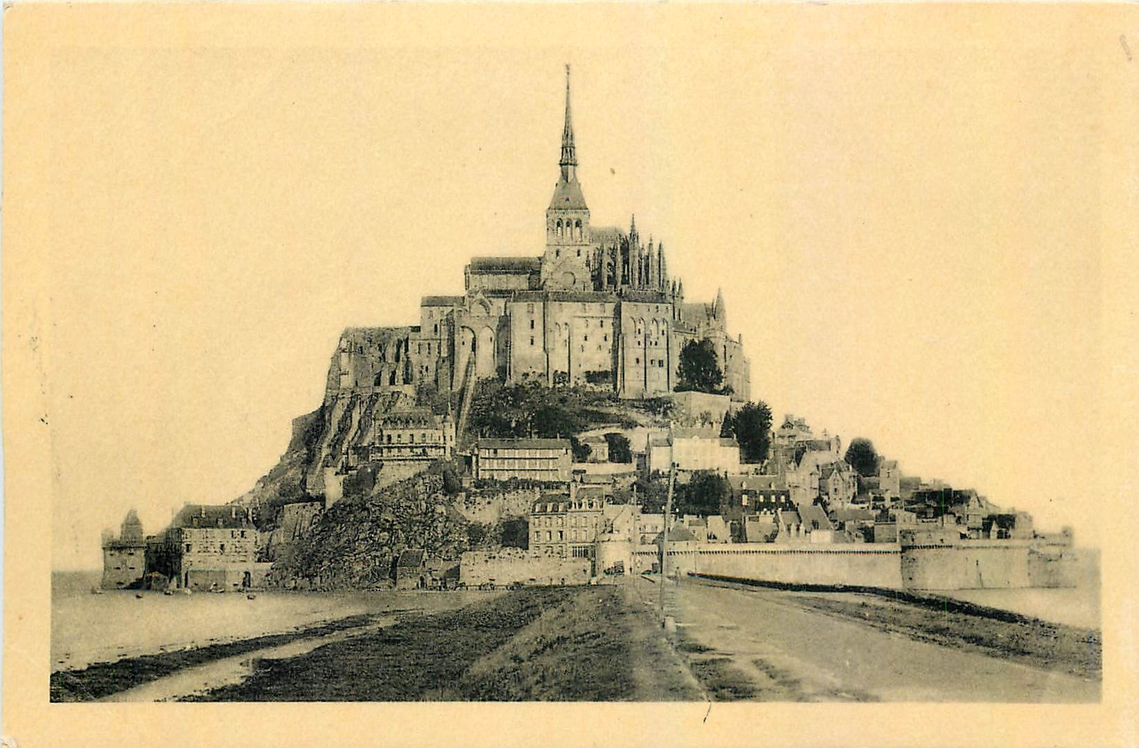 Mont Saint-Michel — Vue générale face sud — Édition des Monuments Historiques, Paris, VIII