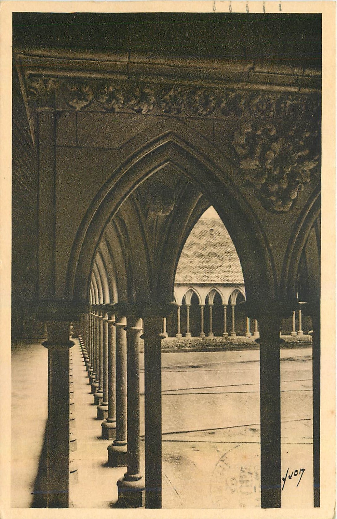 CPA Le Mont St Michel Manche L'Abbaye Le Cloitre 