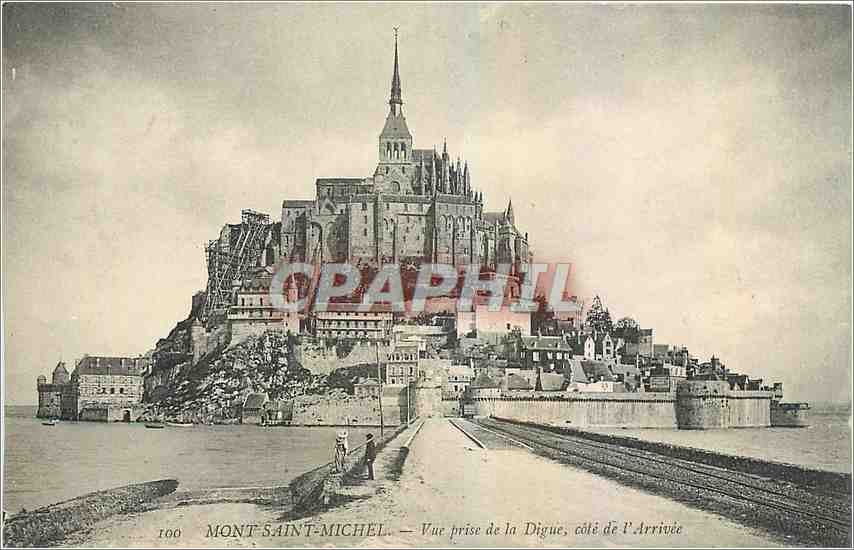 CPA Mont Saint Michel Vue prise de la Digue cote de l'Arrivee 