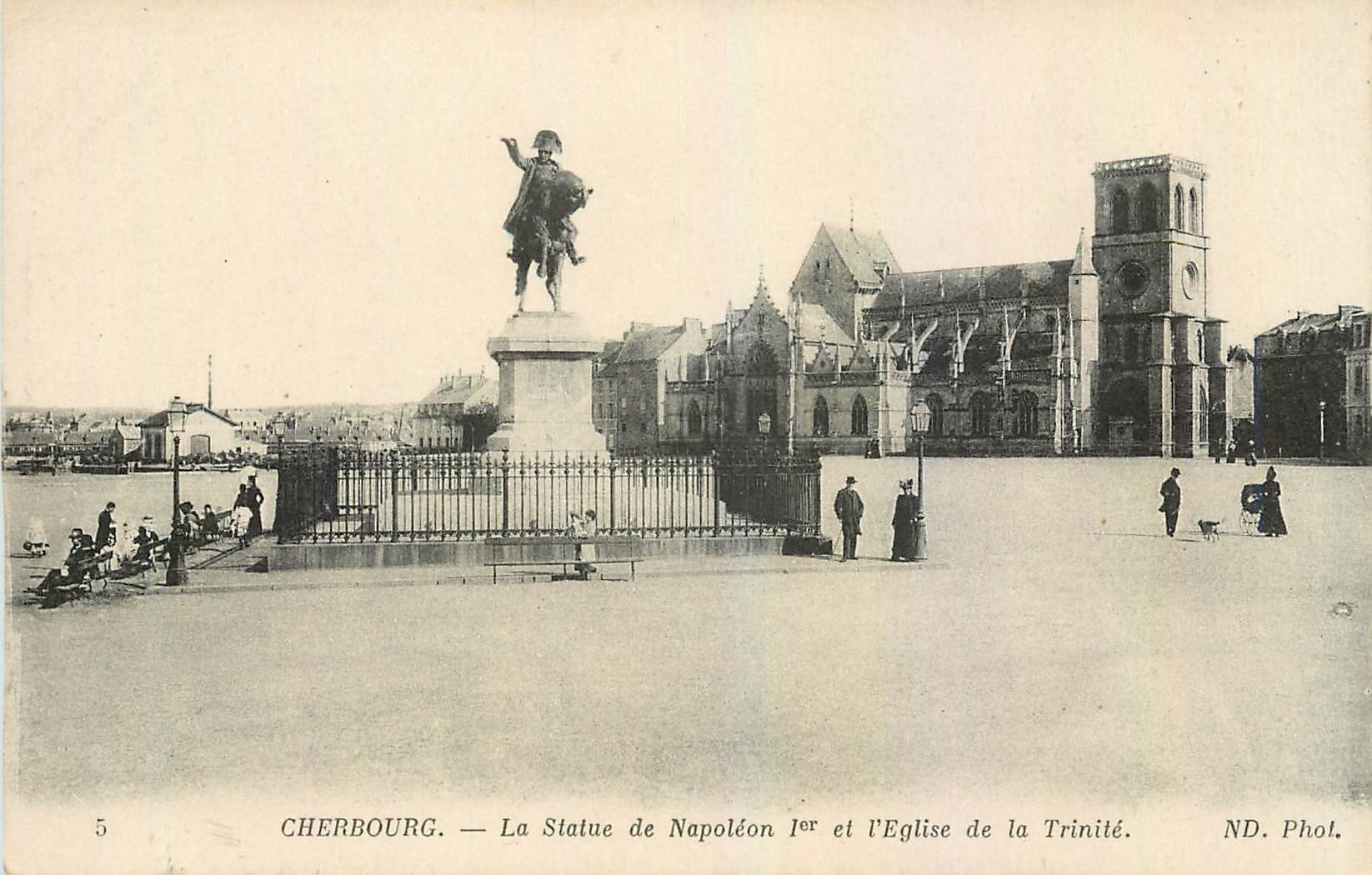 Cherbourg — La Statue de Napoléon Ier et l'Église de la Trinité — ND. Phol.