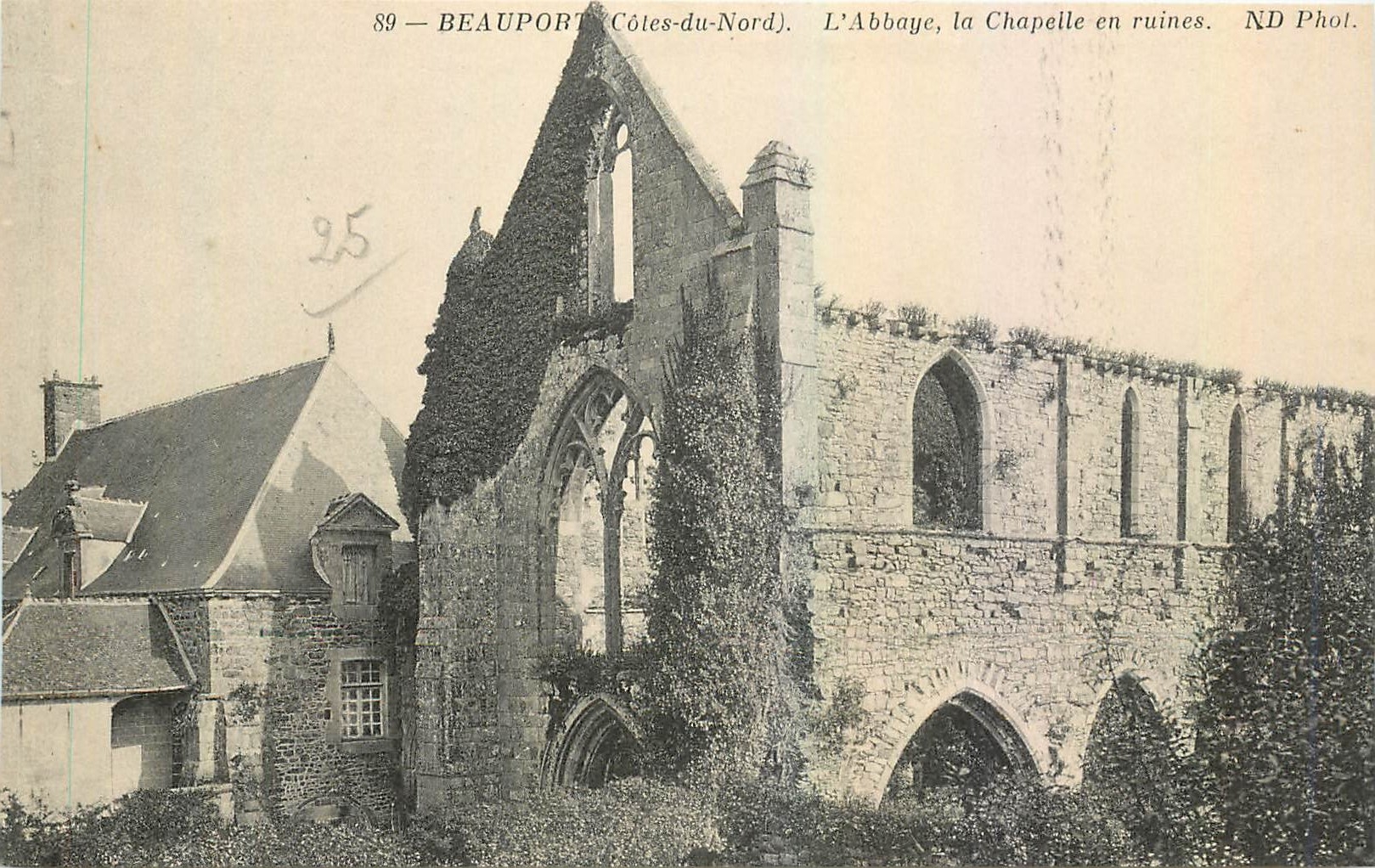CPA Beauport Cotes du Nord L'Abbaye la Chapelle en ruines 