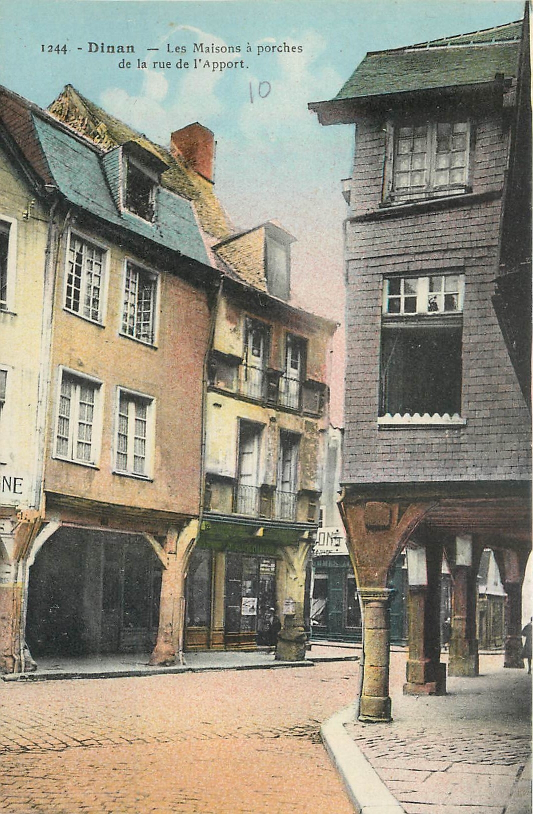 Dinan — Les Maisons à porches de la rue de l'Apport — série 1244