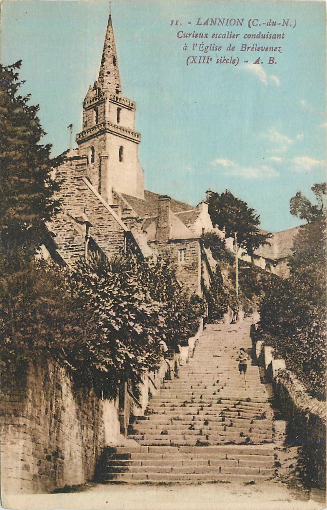 CPA Lannion C du N Curieux escalier conduisant a l'Eglise de Brelevenez 