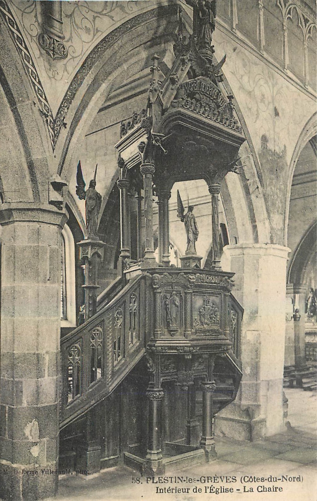 Plestin-les-Grèves (Côtes-du-Nord) — Intérieur de l'église — La Chaire