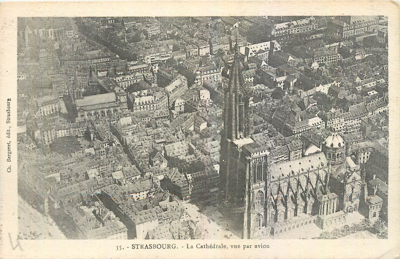CPA Strasbourg La Cathedrale vue par avion 