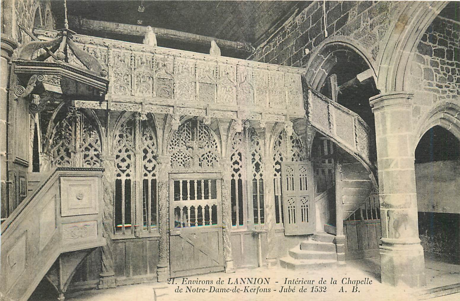CPA Environs de Lannion Interieur de la Chapelle de Notre Dame de Kerfons 