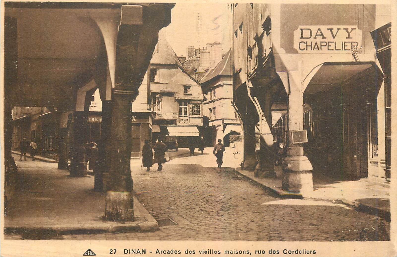 Dinan - Arcades des vieilles maisons, rue des Cordeliers — CPM CPAPHIL n°27
