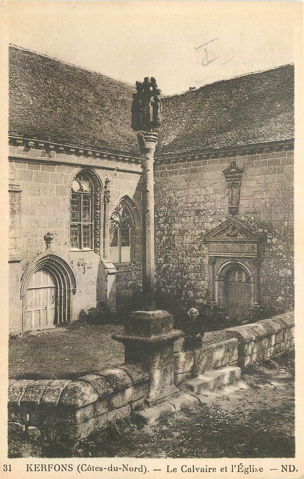 Kerfons (Côtes-du-Nord) — Le Calvaire et l'Église — ND.