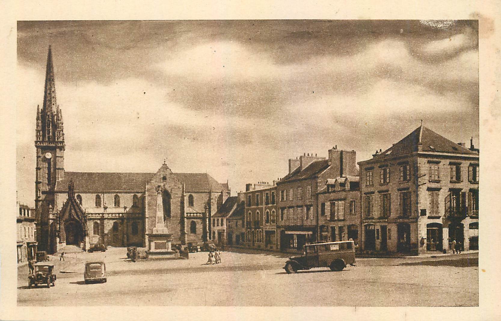 CPA Landivisiau Finistere La Grande Place 