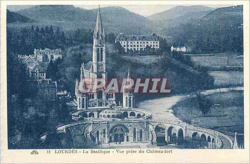 CPA Lourdes La Basilique Vue prise du Chateau Fort 