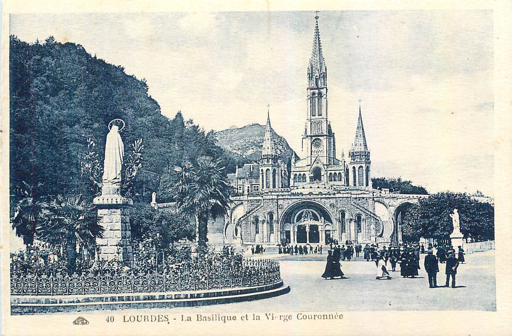 CPA Lourdes La Basilique et la Vierge Couronnee 