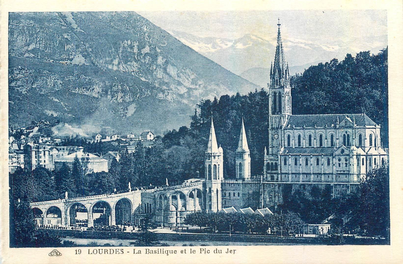 CPA Lourdes La Basilique et le Pic du Jer 