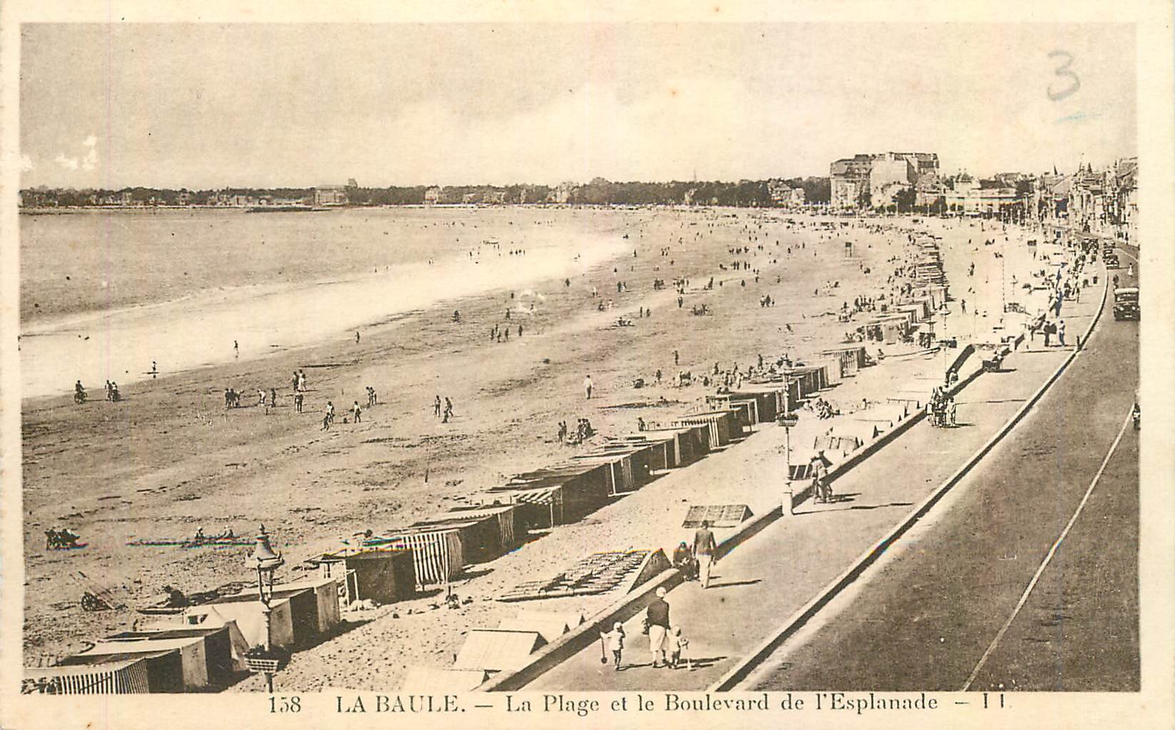 CPA La Baule La Plage et le Boulevard de l'Esplanade 